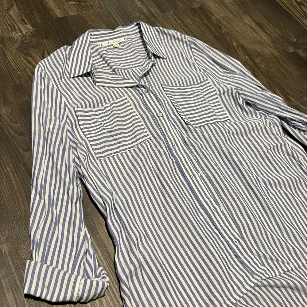 Size M Blue & White Striped Boutique Button-Up Shirt